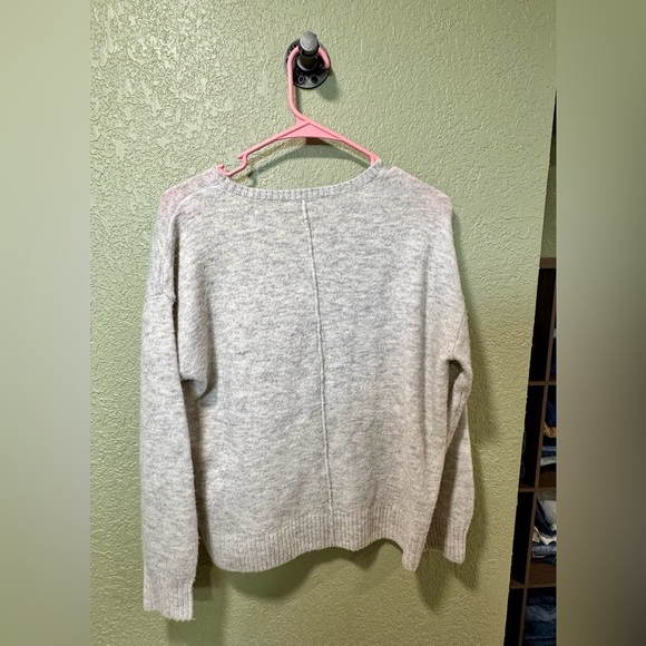 Vince Camuto Light Gray V-Neck Sweater - Picture 3 of 3
